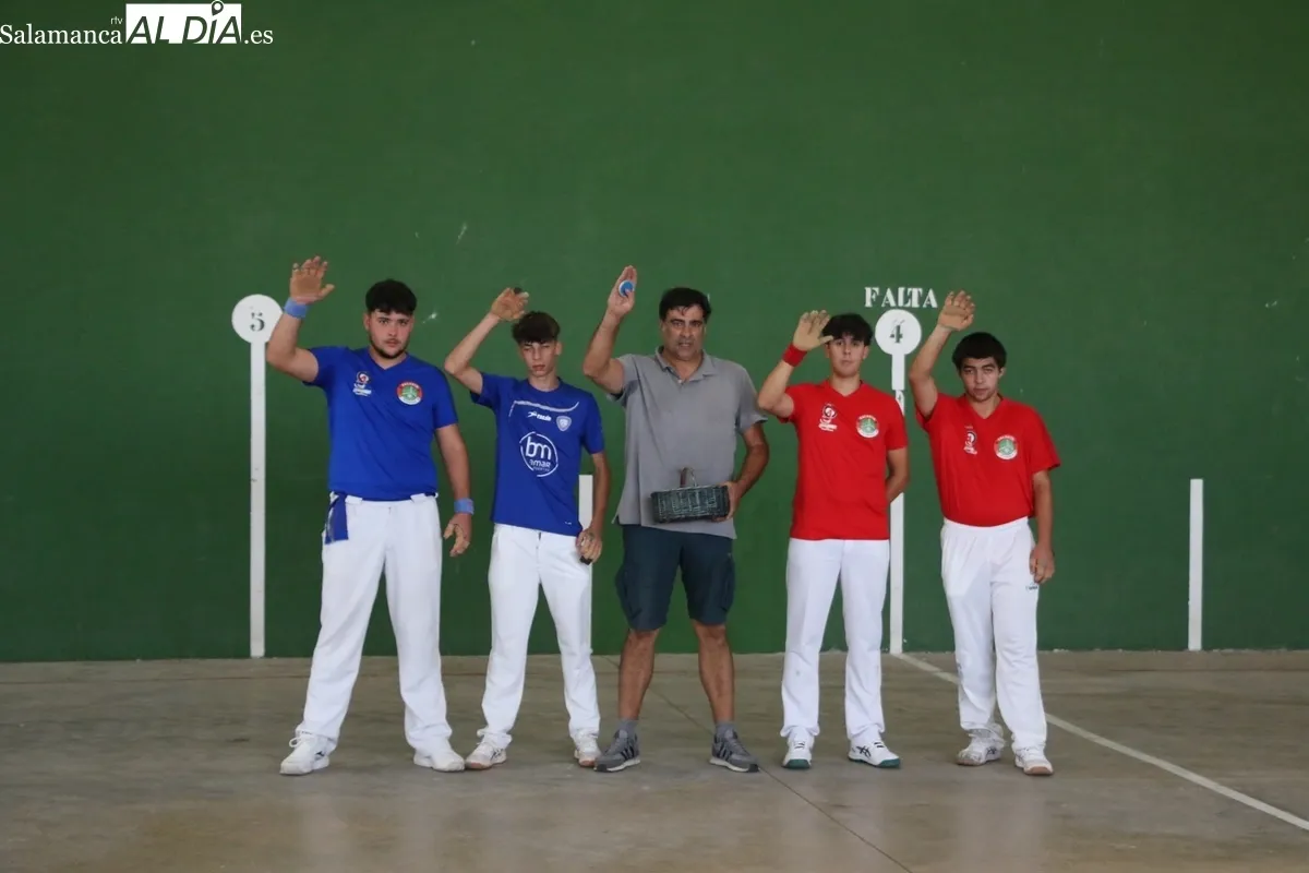Excelente tarde de pelota a mano en Villaseco de los Reyes con dos emocionantes partidos / CORRAL