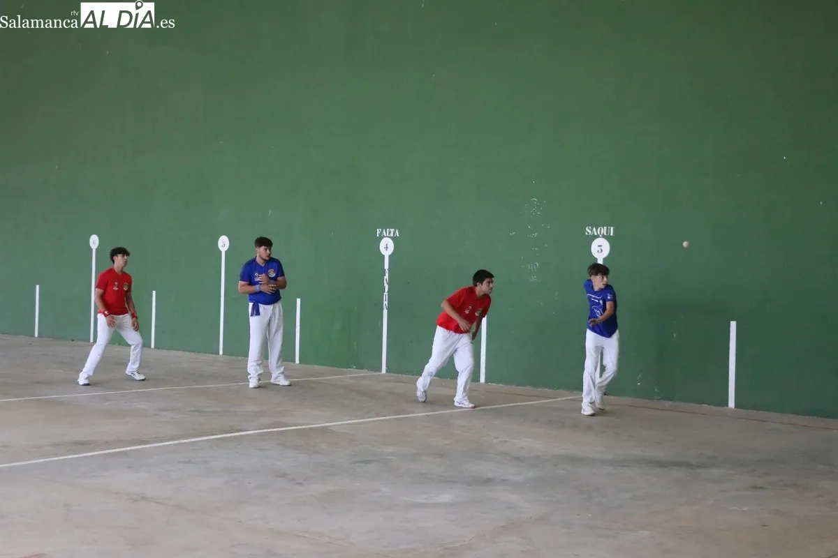 Excelente tarde de pelota a mano en Villaseco de los Reyes con dos emocionantes partidos / CORRAL