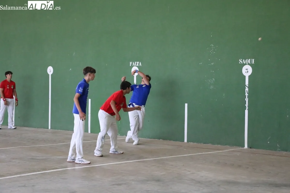 Excelente tarde de pelota a mano en Villaseco de los Reyes con dos emocionantes partidos / CORRAL