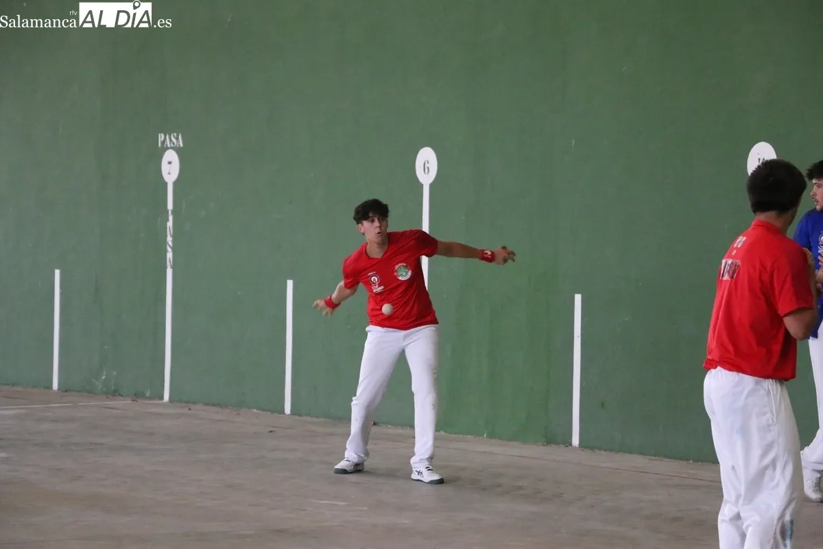 Excelente tarde de pelota a mano en Villaseco de los Reyes con dos emocionantes partidos / CORRAL