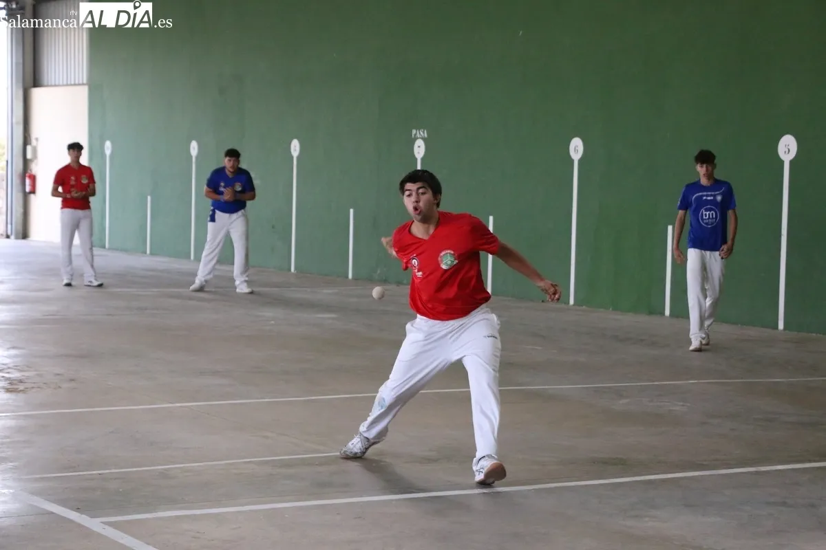 Excelente tarde de pelota a mano en Villaseco de los Reyes con dos emocionantes partidos / CORRAL