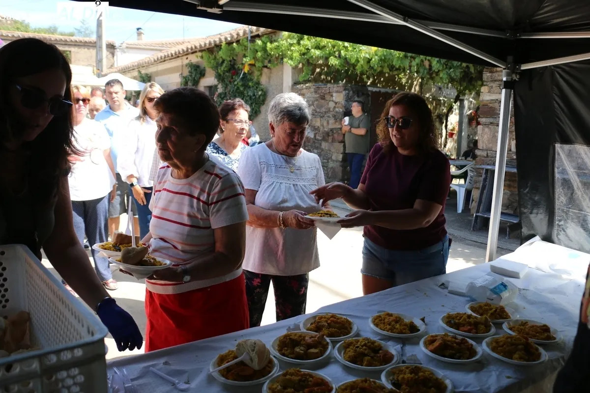 En Villares de Yeltes reponían fuerzas este lunes ante lo que les queda por delante de las fiestas / CORRAL 