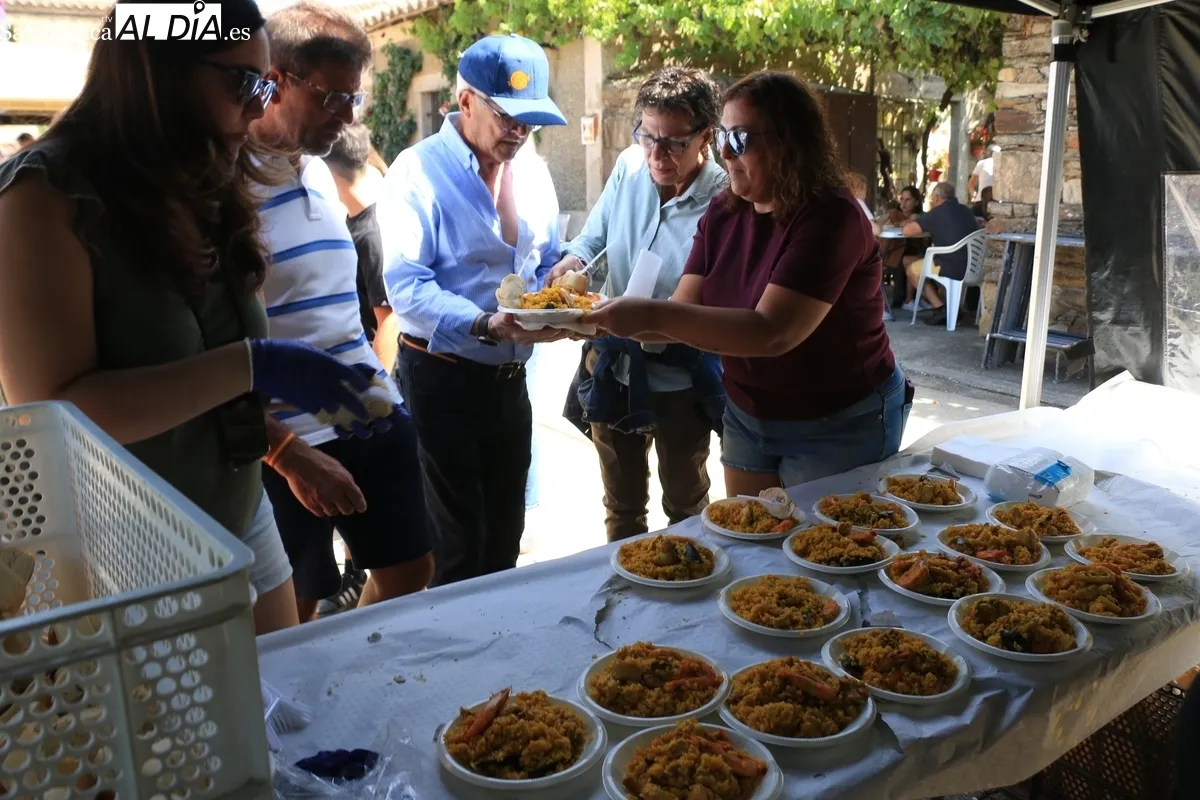 En Villares de Yeltes reponían fuerzas este lunes ante lo que les queda por delante de las fiestas / CORRAL 