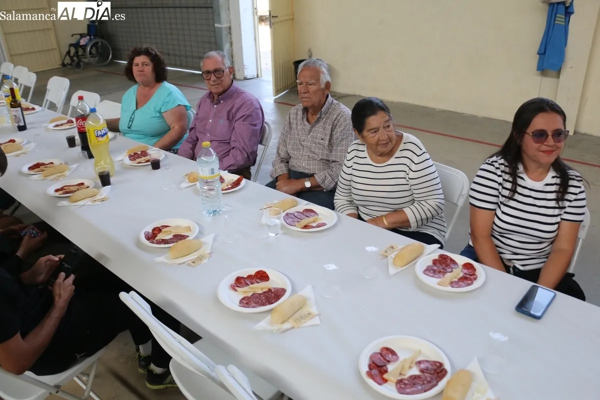 Los villasequenses dicen adiós a las fiestas con la tradicional comida de hermandad / CORRAL 
