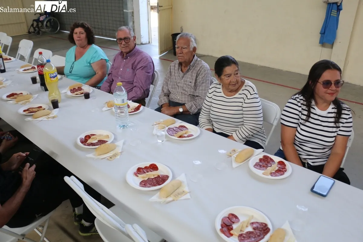 Los villasequenses dicen adiós a las fiestas con la tradicional comida de hermandad / CORRAL 