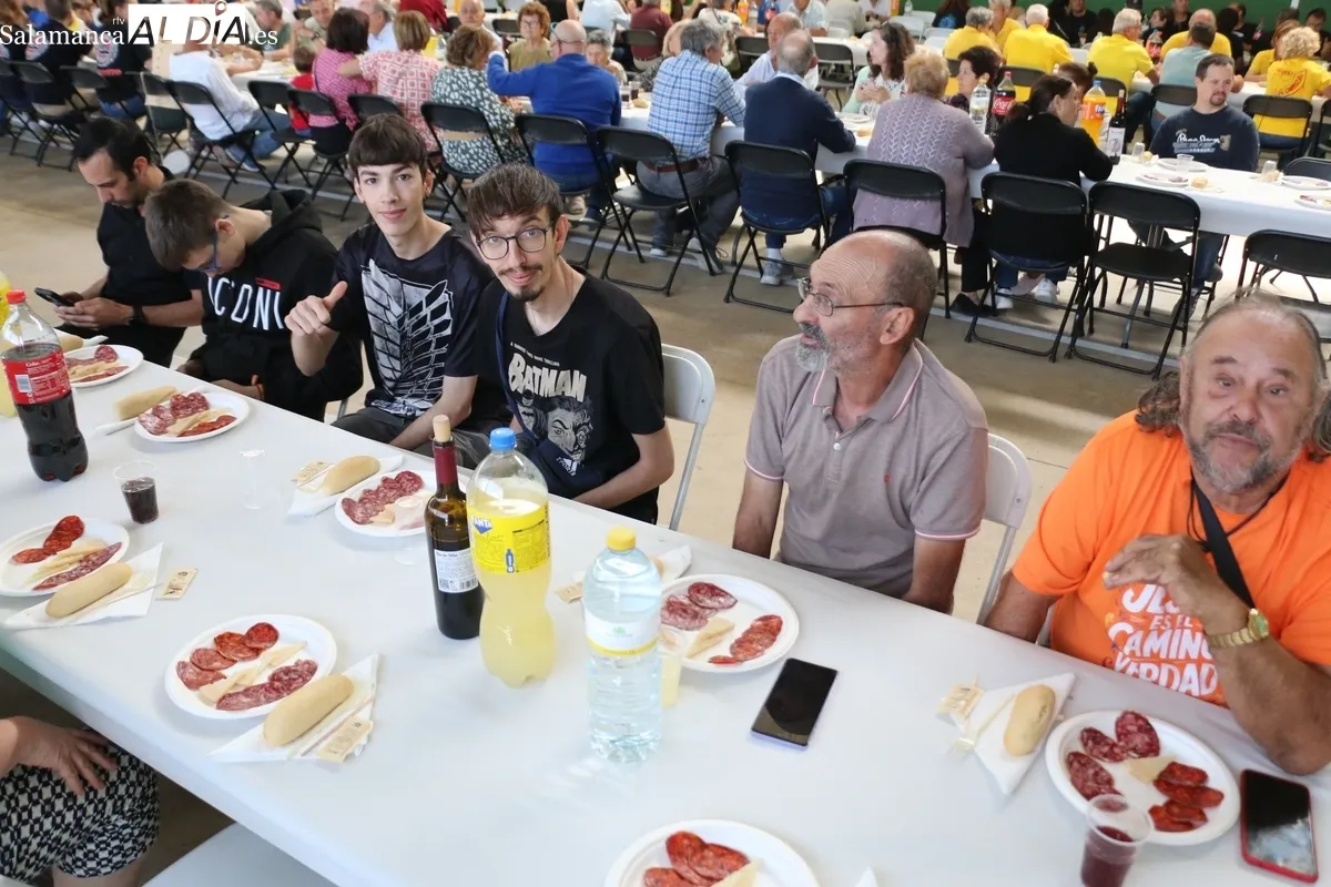 Los villasequenses dicen adiós a las fiestas con la tradicional comida de hermandad / CORRAL 
