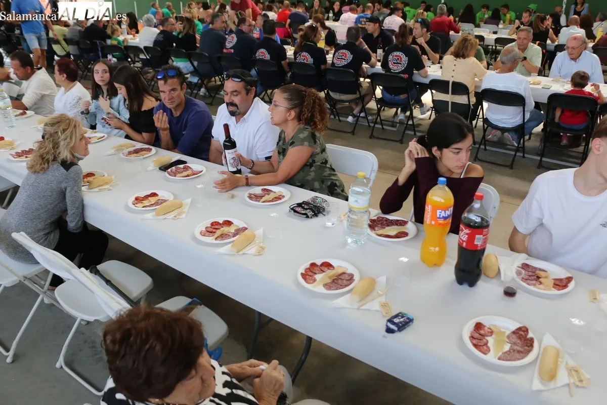 Los villasequenses dicen adiós a las fiestas con la tradicional comida de hermandad / CORRAL 
