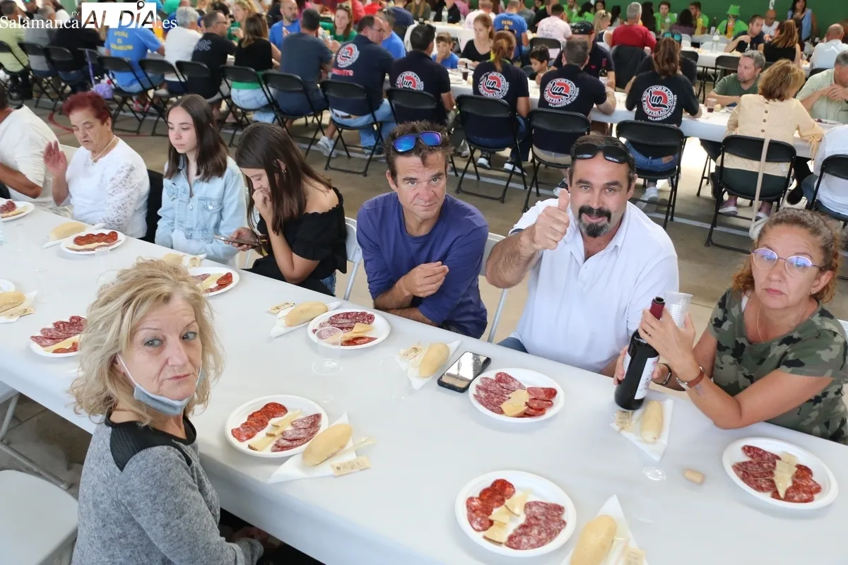 Los villasequenses dicen adiós a las fiestas con la tradicional comida de hermandad / CORRAL 