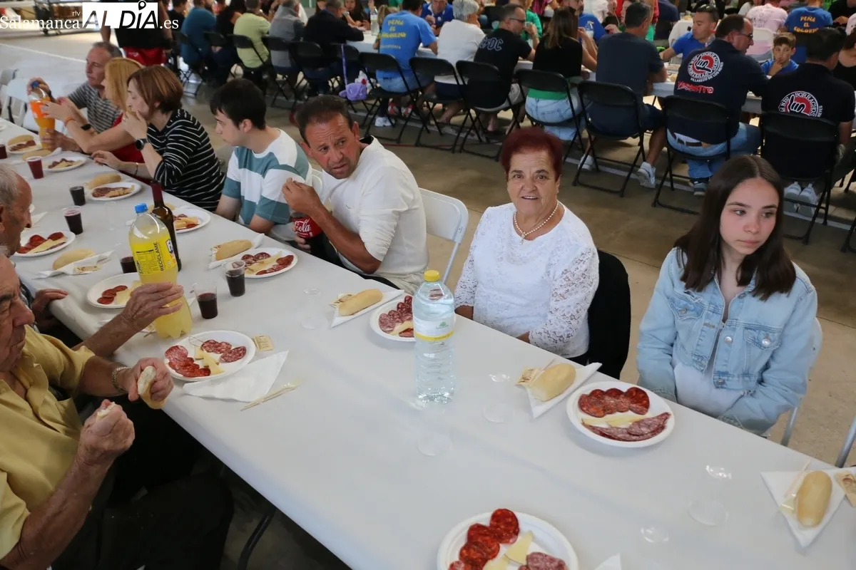 Los villasequenses dicen adiós a las fiestas con la tradicional comida de hermandad / CORRAL 