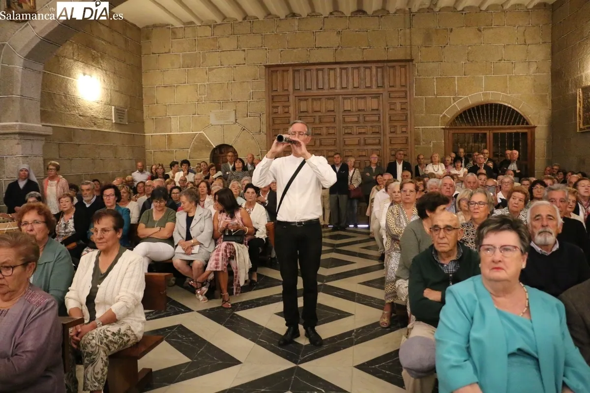 Un total de 35 matrimonios de la comarca recibieron una placa con motivo de sus Bodas de Oro / CORRAL 
