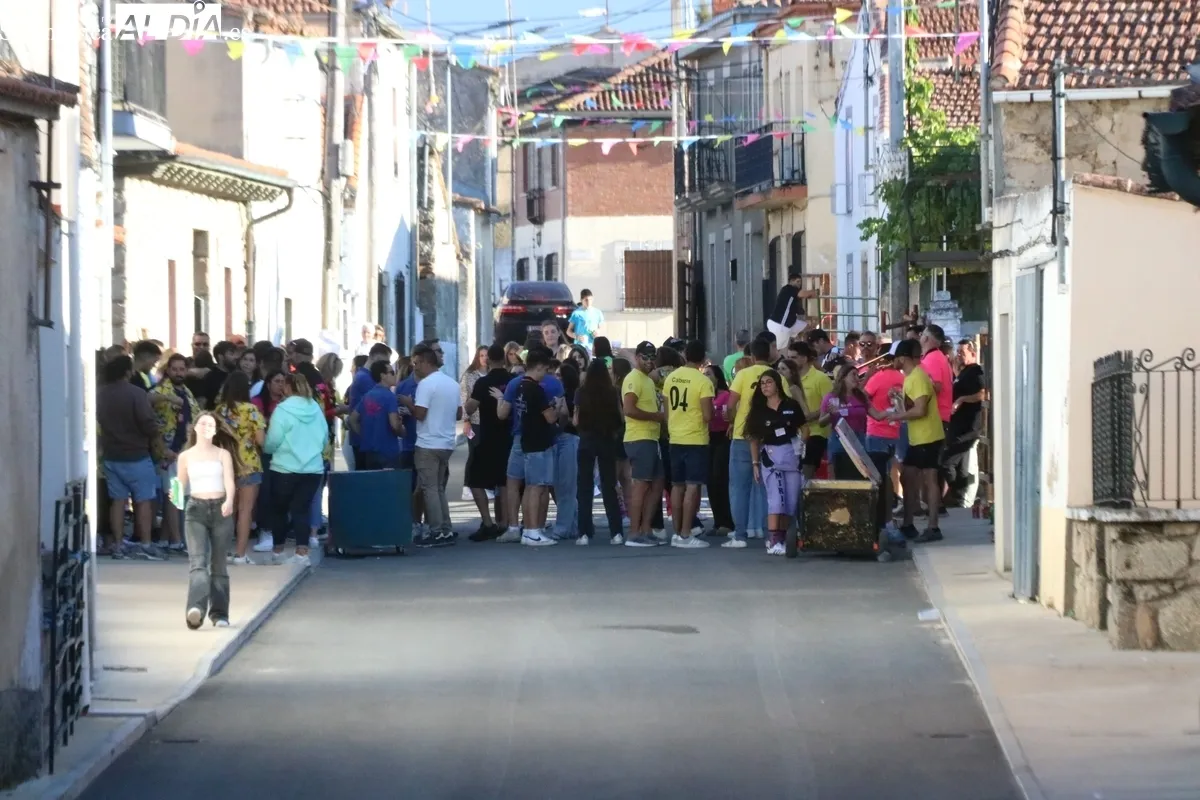 Animado toro de cajón en Bañobárez para comenzar las fiestas / CORRAL Y SÁNCHÉZ