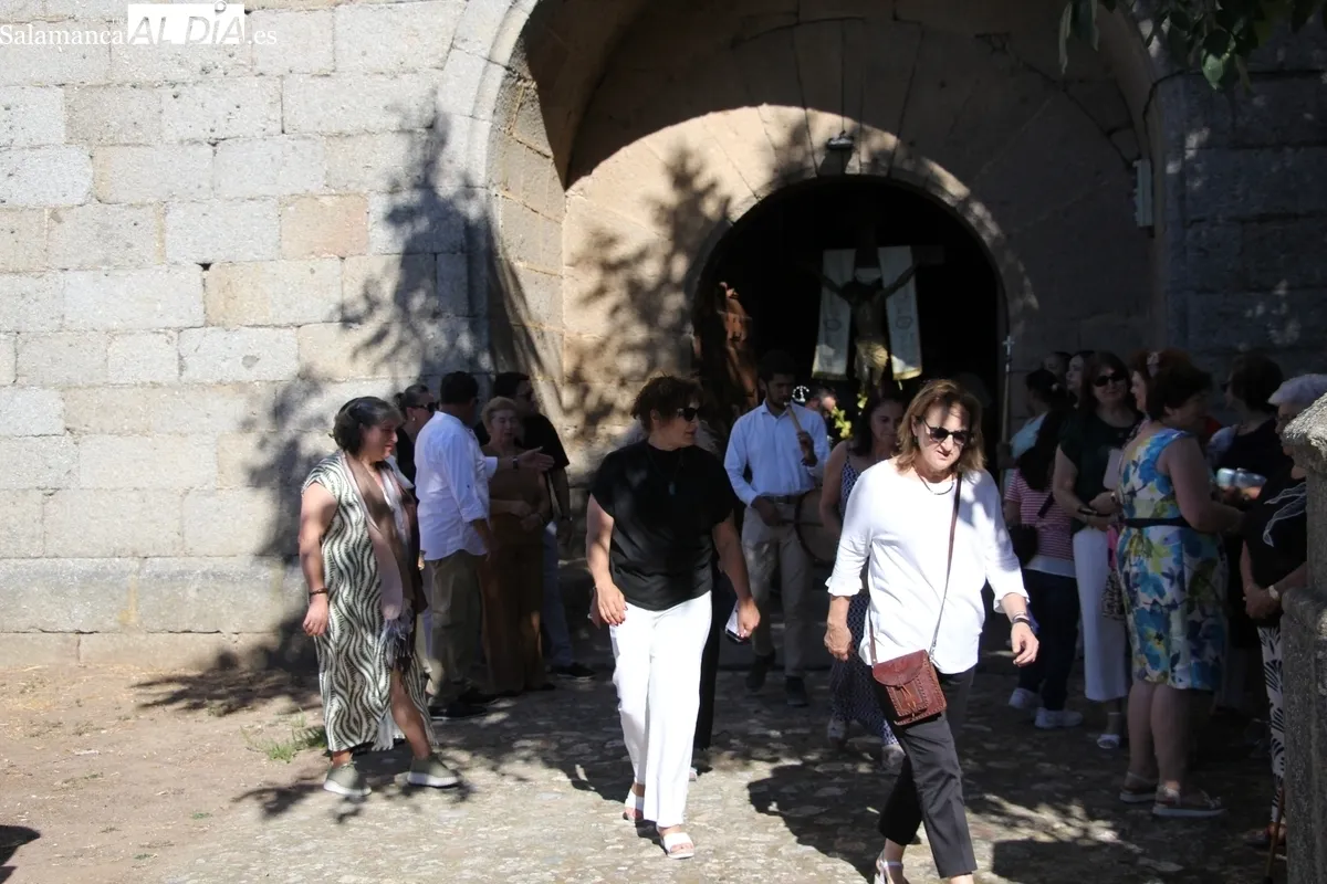 Actos religiosos y festejos taurinos se funden en Bañobárez en honor al Cristo de la Salud / MARIBEL SÁNCHEZ 