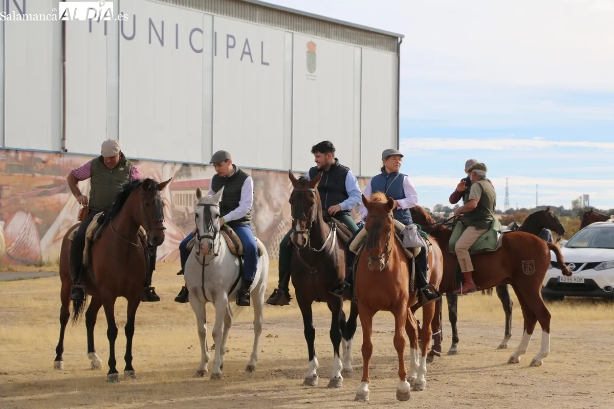 Novena Feria de Alimentación, Artesanía y Feria Canina de Villar de Peralonso / CORRAL 