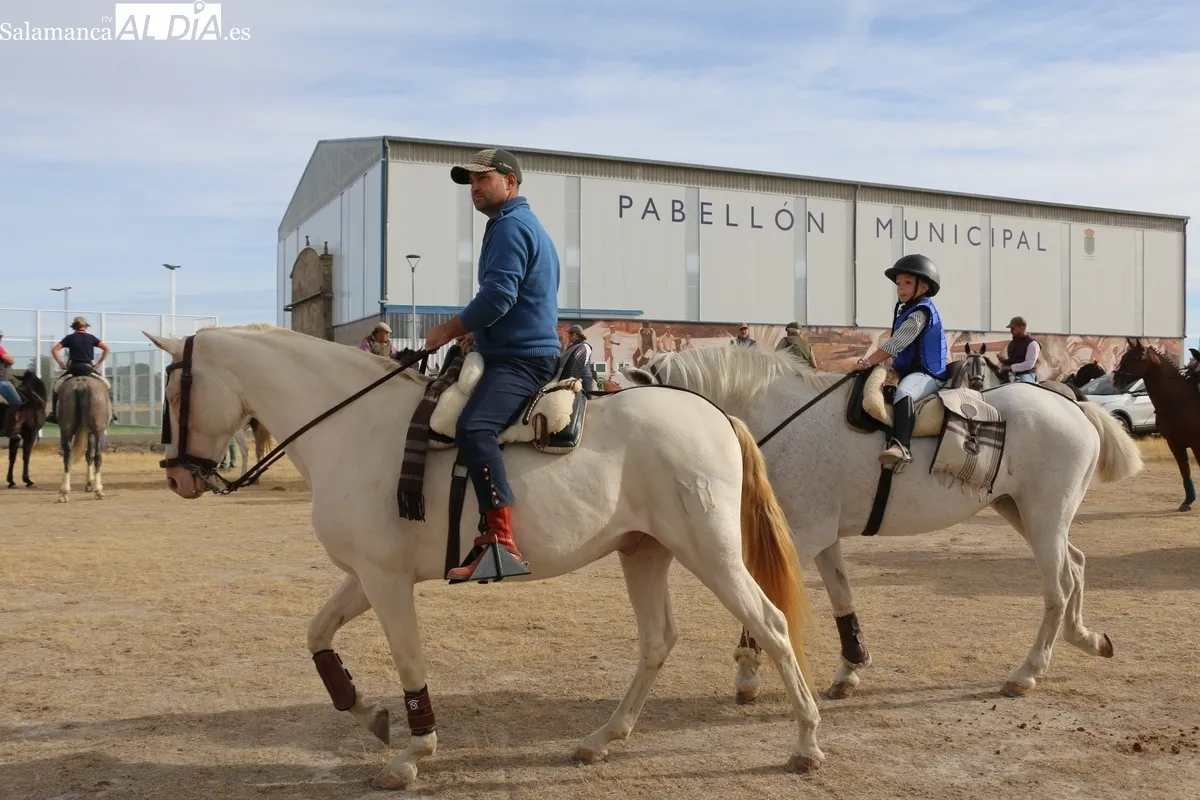 Novena Feria de Alimentación, Artesanía y Feria Canina de Villar de Peralonso / CORRAL 