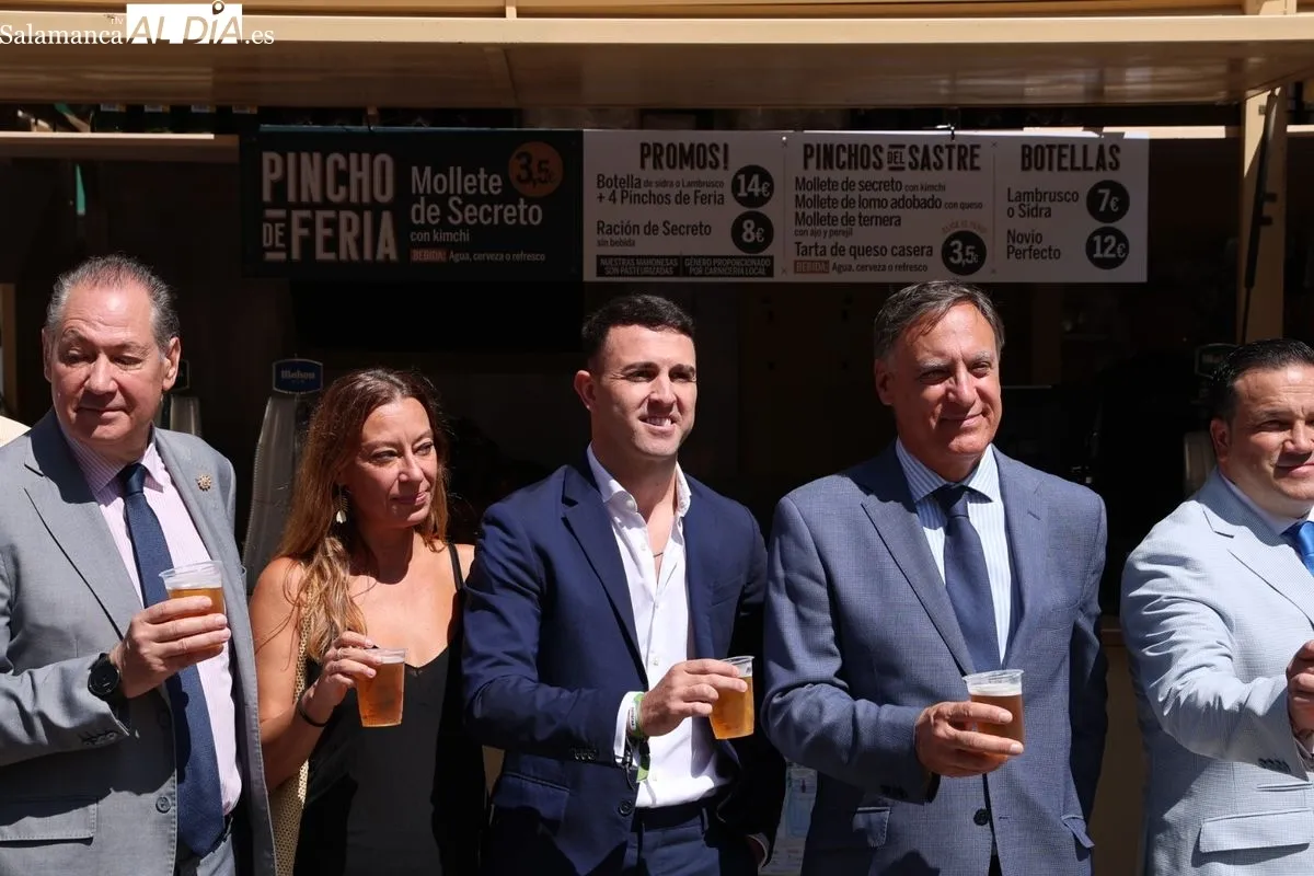 Inauguración de la Feria de Día de Salamanca en las casetas de la plaza del Mercado. Fotos: David Sañudo
