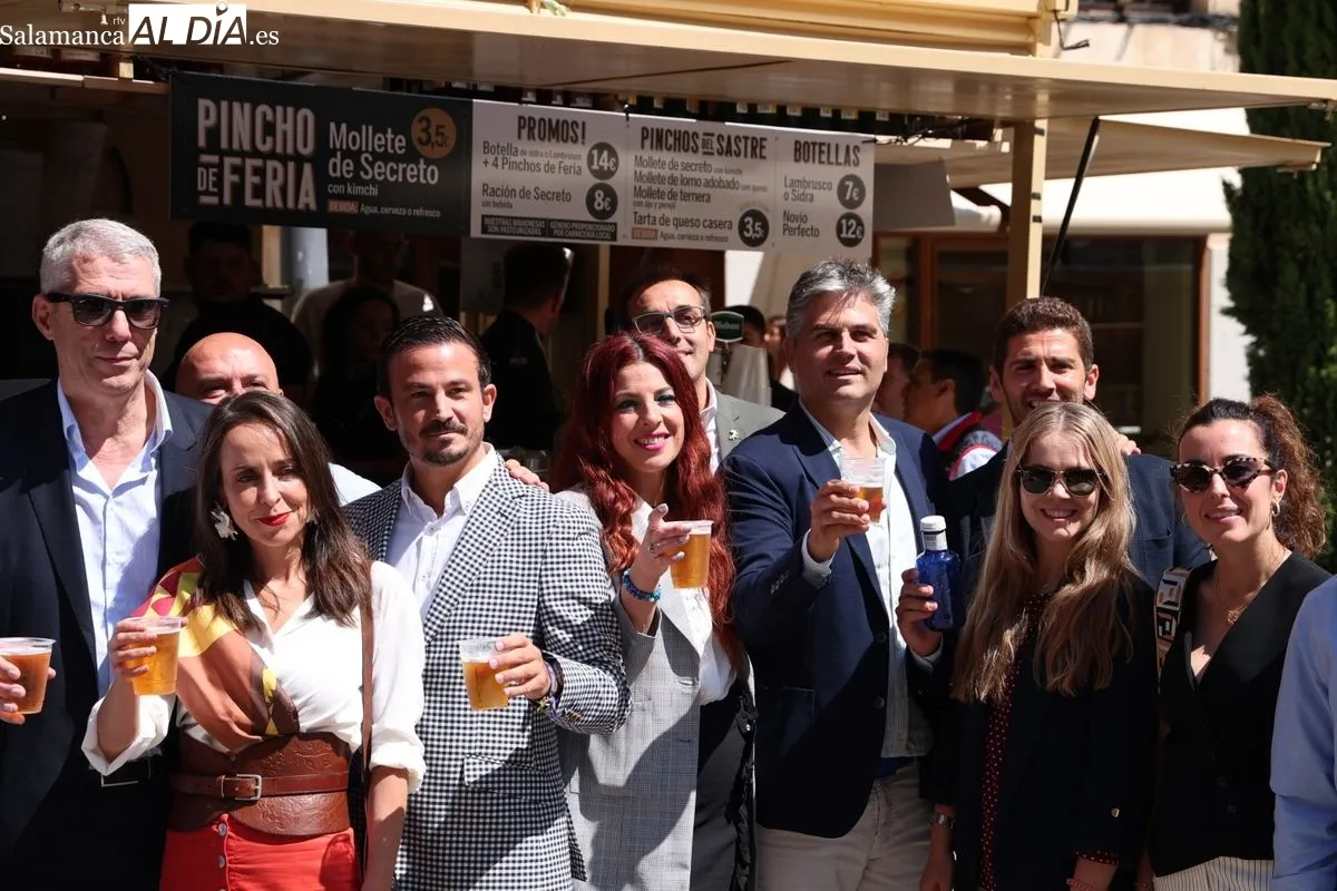 Inauguración de la Feria de Día de Salamanca en las casetas de la plaza del Mercado. Fotos: David Sañudo