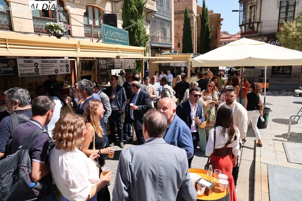 Inauguración de la Feria de Día de Salamanca en las casetas de la plaza del Mercado. Fotos: David Sañudo