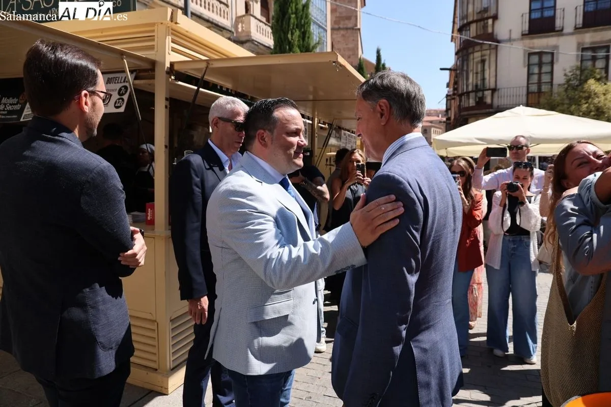 Inauguración de la Feria de Día de Salamanca en las casetas de la plaza del Mercado. Fotos: David Sañudo