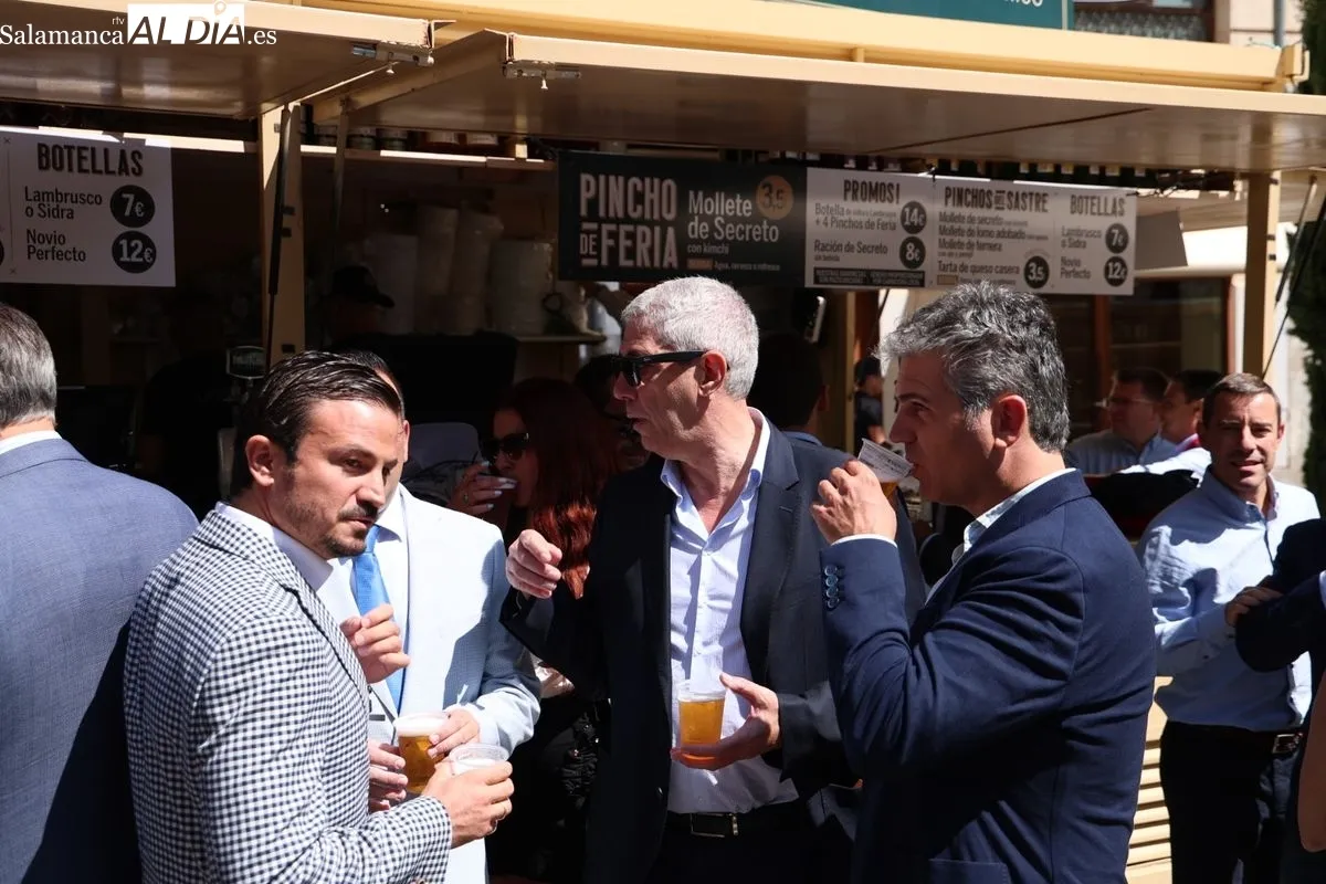 Inauguración de la Feria de Día de Salamanca en las casetas de la plaza del Mercado. Fotos: David Sañudo