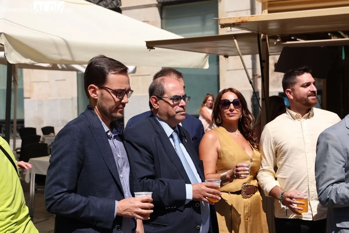 Inauguración de la Feria de Día de Salamanca en las casetas de la plaza del Mercado. Fotos: David Sañudo