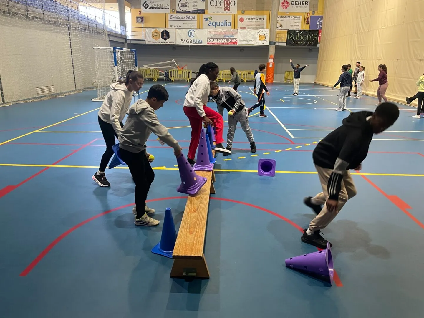 Foto 6 - El IES V&iacute;a de la Plata de Guijuelo da la bienvenida a 70 alumnos de la ESO con un 'Grand Prix' (FOTOS)