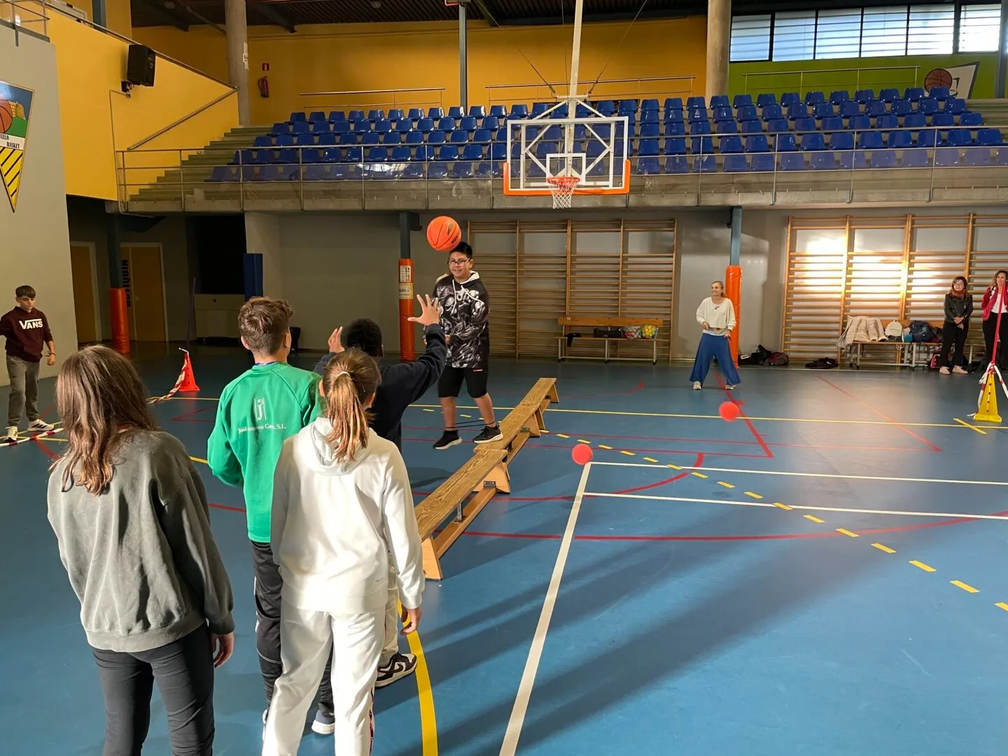 Foto 2 - El IES V&iacute;a de la Plata de Guijuelo da la bienvenida a 70 alumnos de la ESO con un 'Grand Prix' (FOTOS)