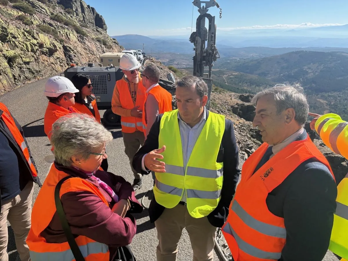 Visita a la carretera de la Peña de Francia del consejero de Movilidad y Transformación Digital, José Luis Sanz Merino. Foto JCYL