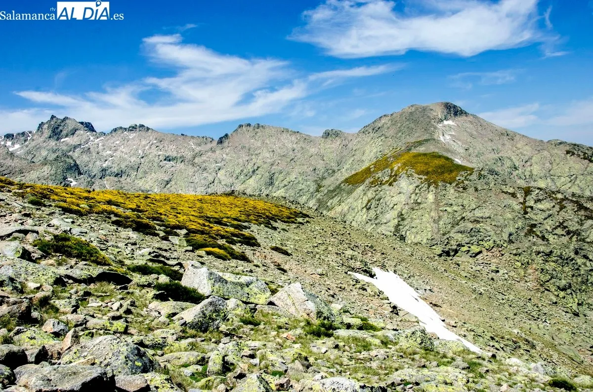 Fotografía de Manuel Lamas para ilustrar su poema Las piedras del camino