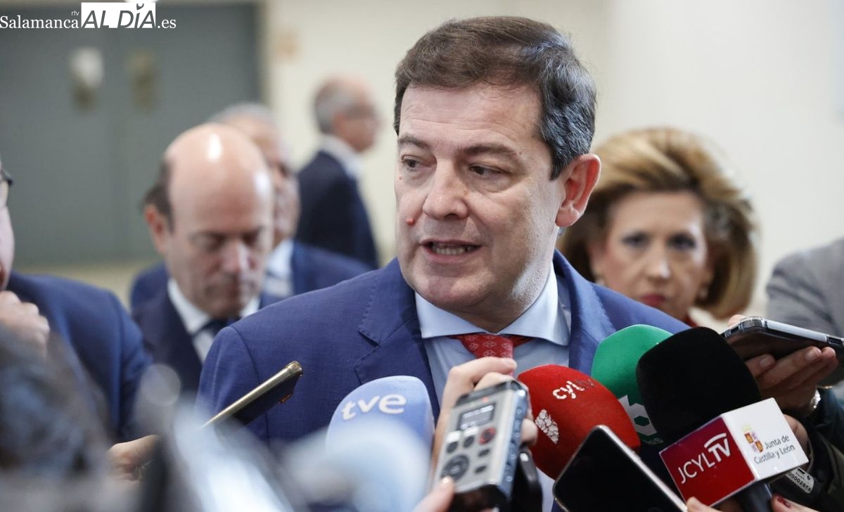 Mañueco anuncia 7,5M€ para maestros de Primaria en CyL