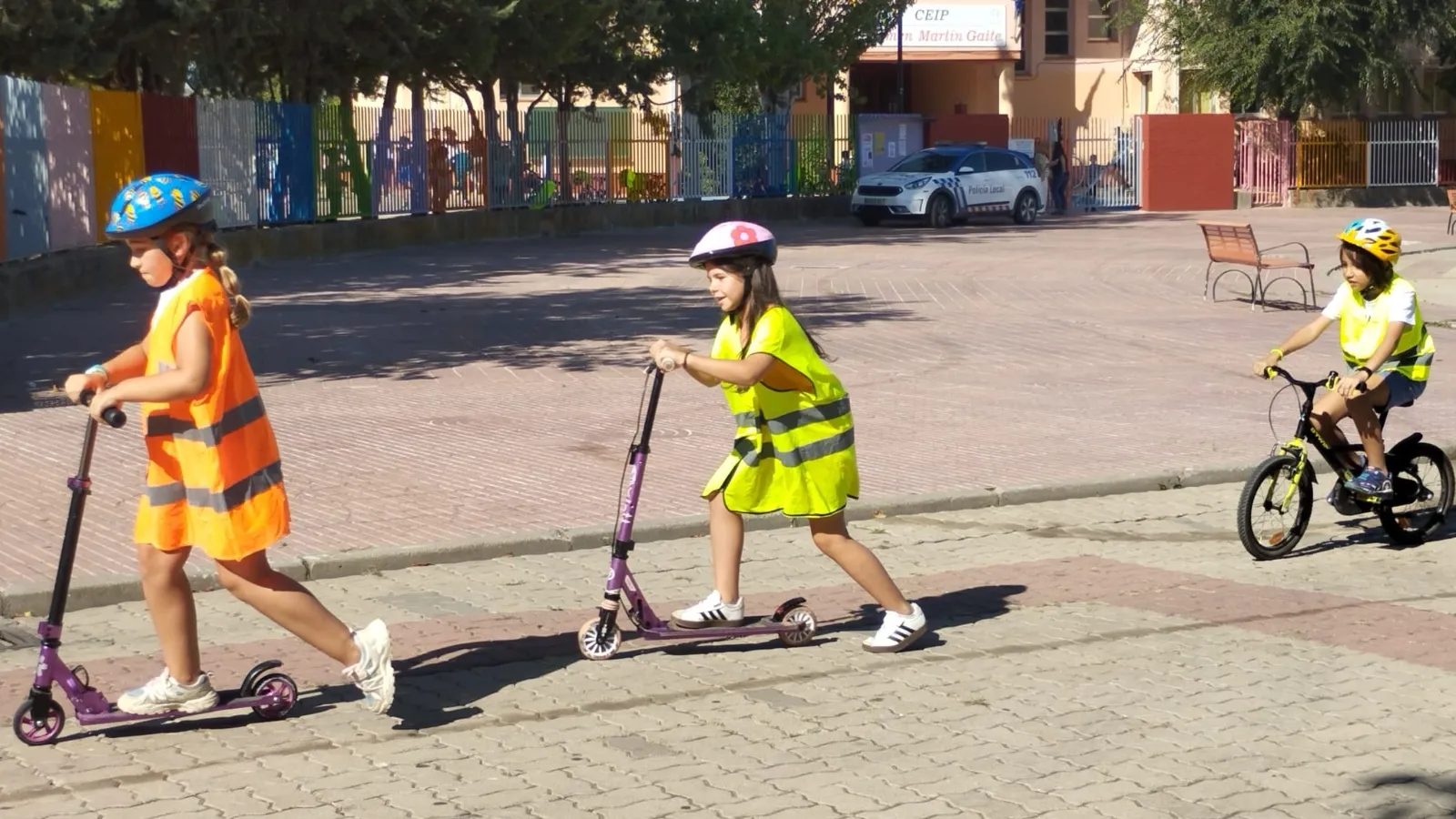 La movilidad sostenible sobre ruedas: 127 niños de Infantil y Primaria se suman al taller 'Aprende a montar en bici'