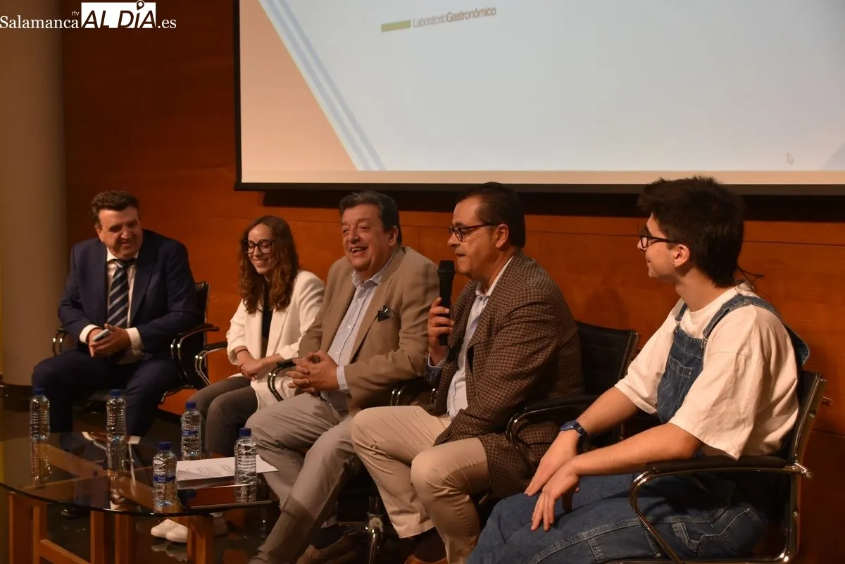 Presentación en la Cámara de Comercio del VIII Congreso de Quesería La Antigua. Foto de Miguel A. González