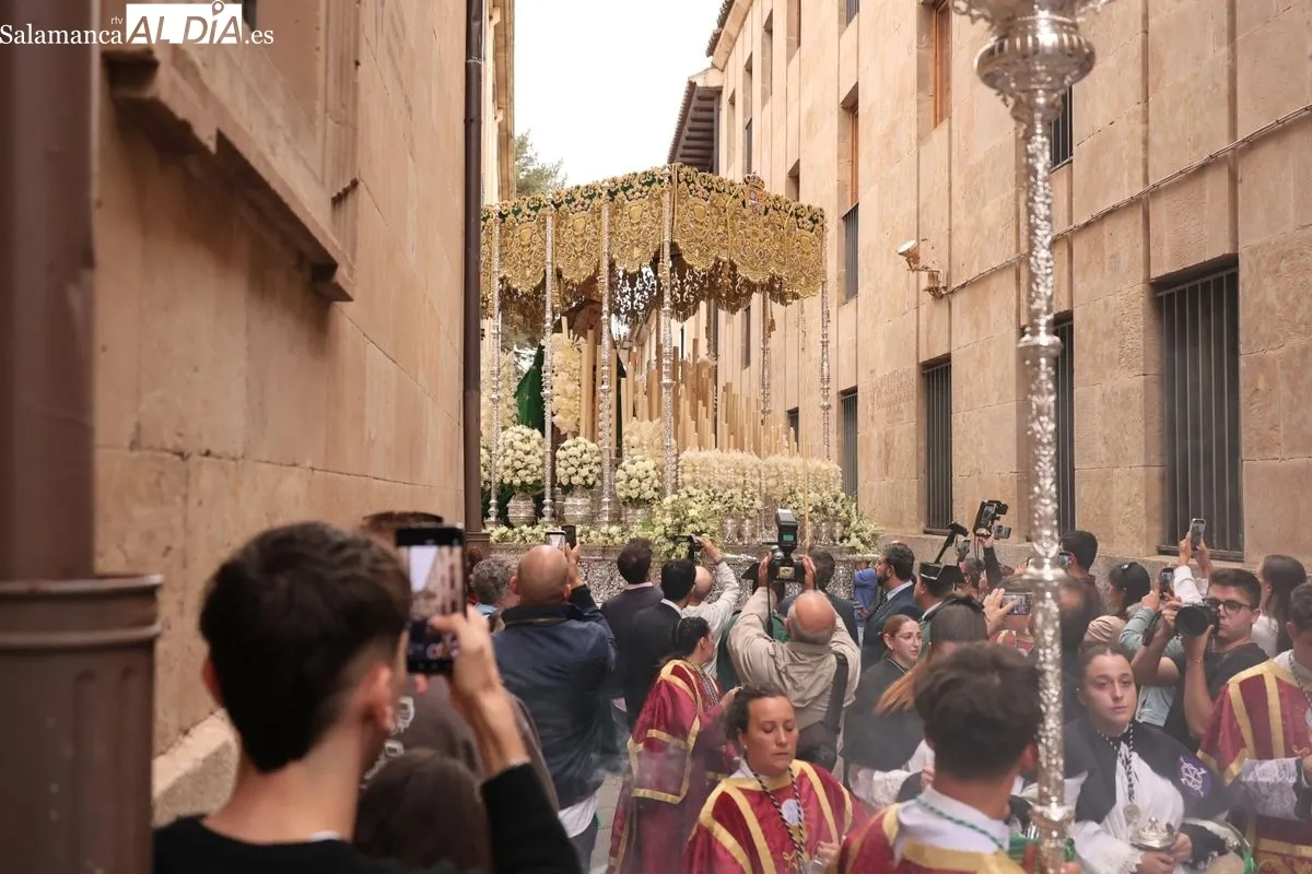 Procesión extraordinaria de Nuestra Señora de la Esperanza por las calles de Salamanca. Foto: David Sañudo