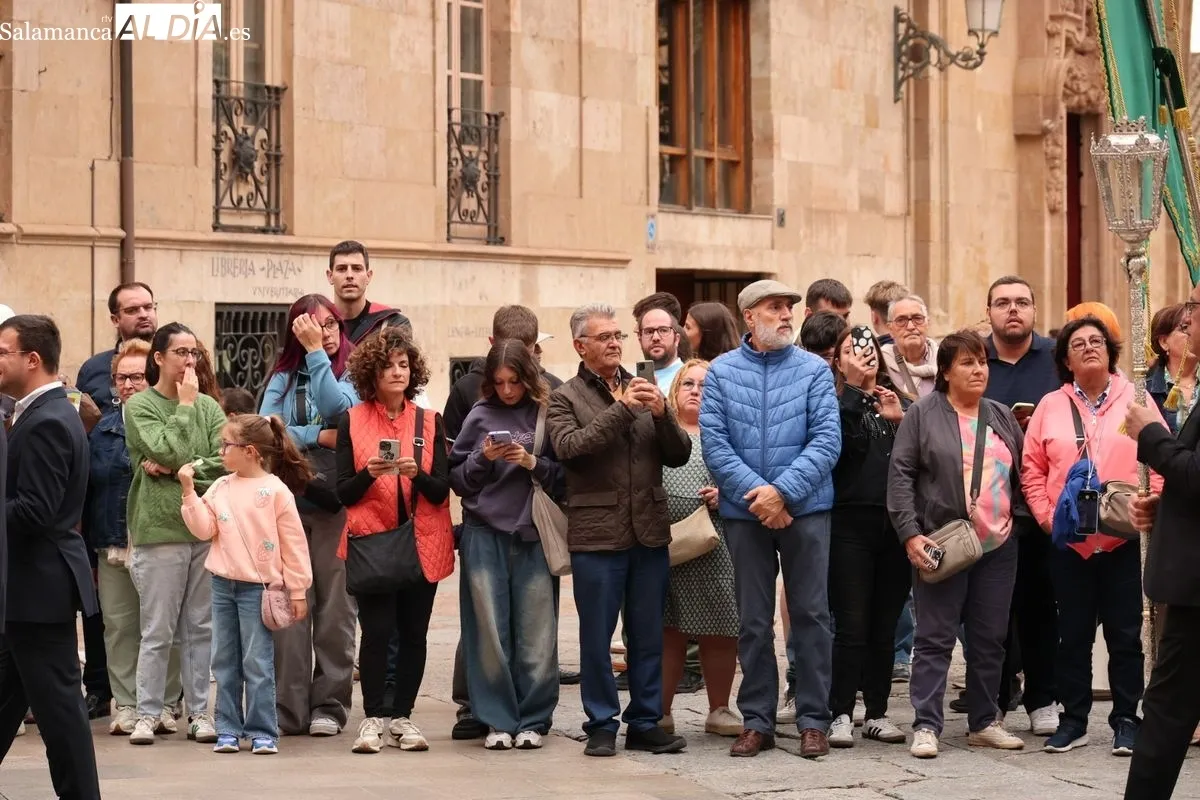 Procesión extraordinaria de Nuestra Señora de la Esperanza por las calles de Salamanca. Foto: David Sañudo