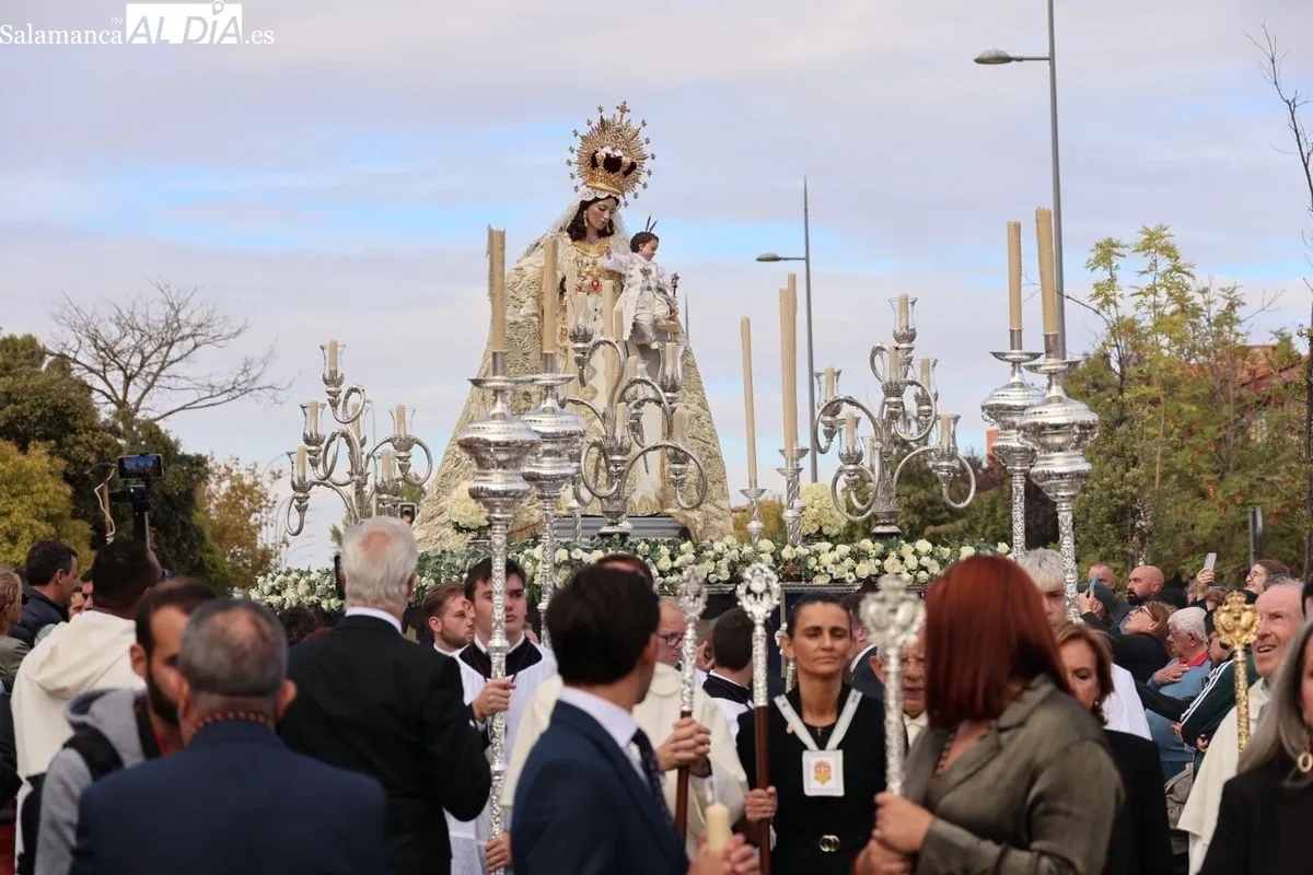 Procesión de la Virgen de la Merced por calles de los barrios de Salesas y Labradores. Foto: David Sañudo