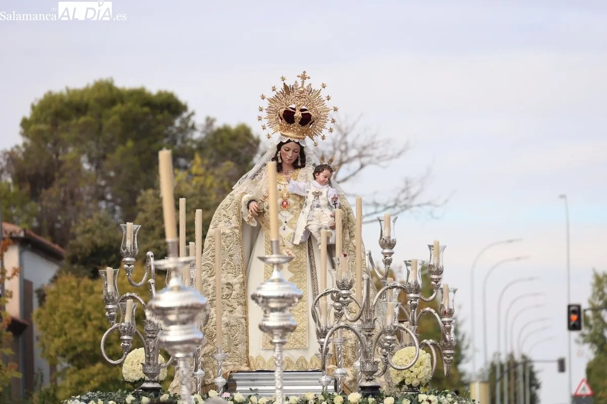 Procesión de la Virgen de la Merced por calles de los barrios de Salesas y Labradores. Foto: David Sañudo