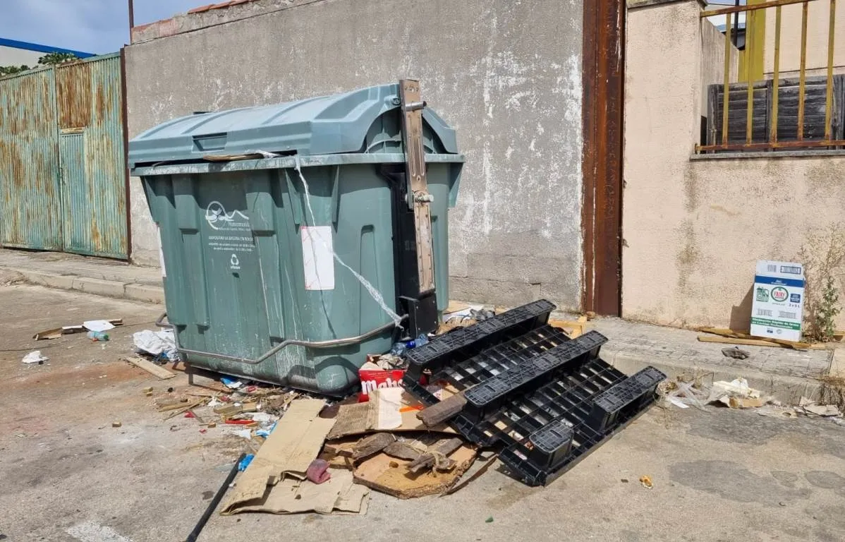 Foto 2 - El Ayuntamiento y la Mancomunidad abren expedientes a Urbaser por las deficiencias en sus servicios