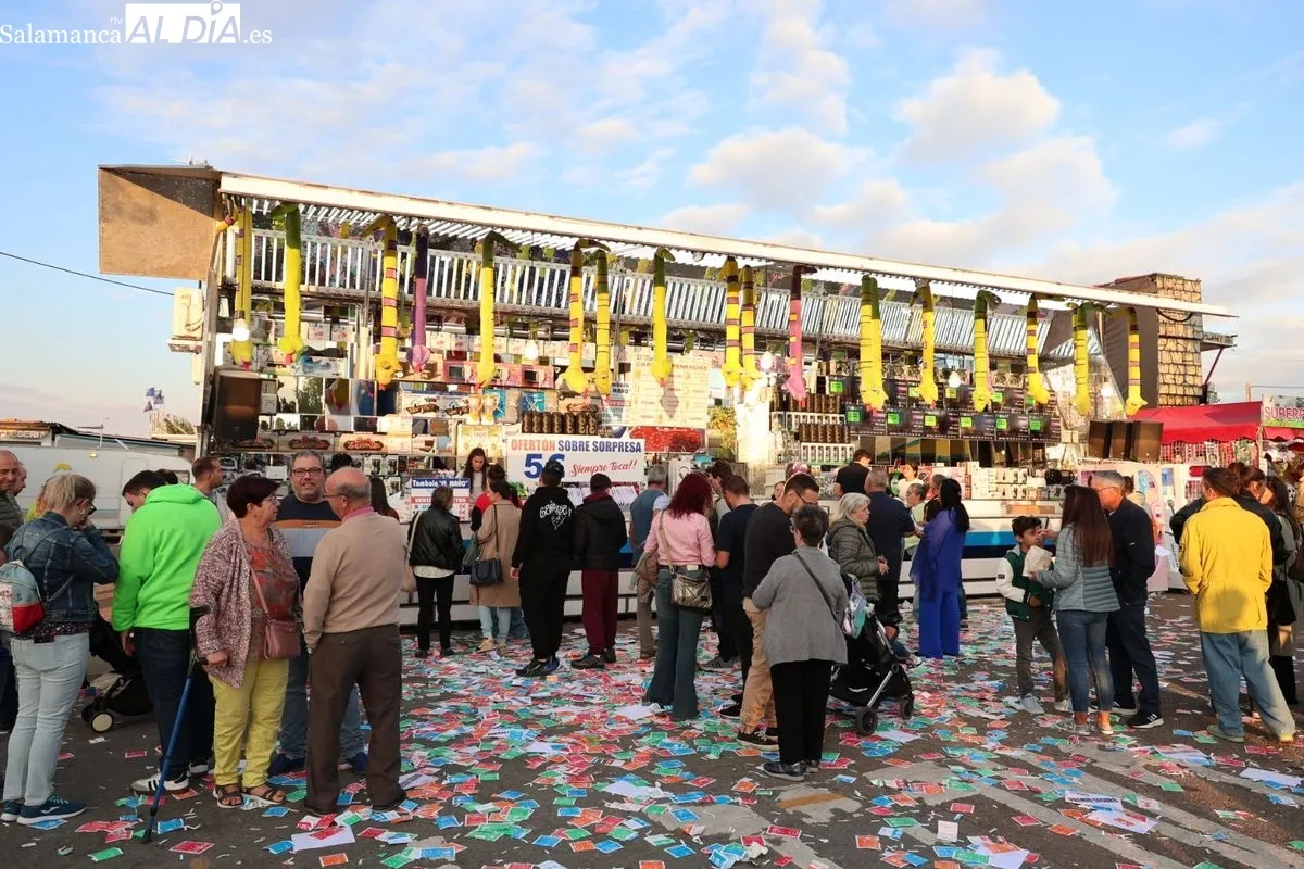Ambiente en las ferias en esta tarde de domingo, última jornada de las atracciones. Foto: David Sañudo