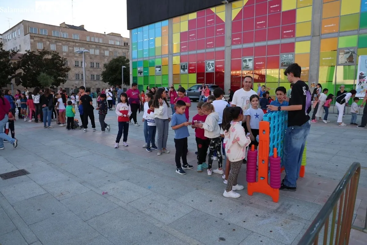 Verbena en la plaza de la Concordia por las fiestas de Salesas y Labradores. Foto: David Sañudo