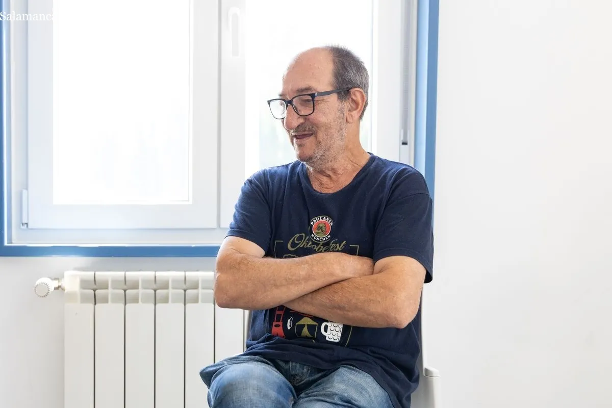 Víctor Martín Díez, voluntario del del Centro de Acogida Espacio Abierto de Cáritas Salamanca. Foto de David Sañudo