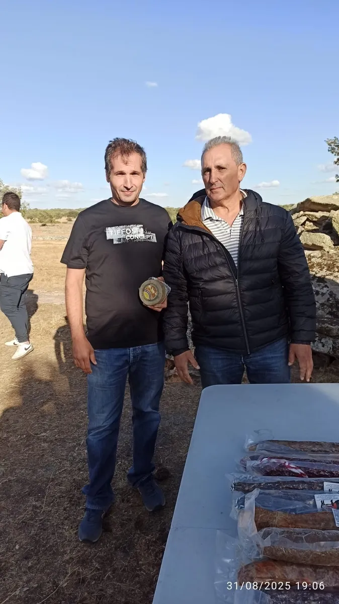 Quinto clasificado: Luís Gonçalves, junto al alcalde Ángel Herrero