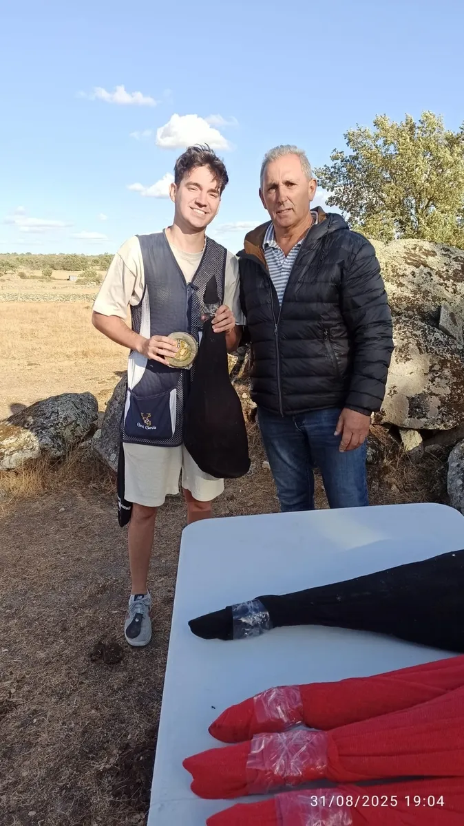 Segundo clasificado, Juan Luis Benito, junto al alcalde Ángel Herrero