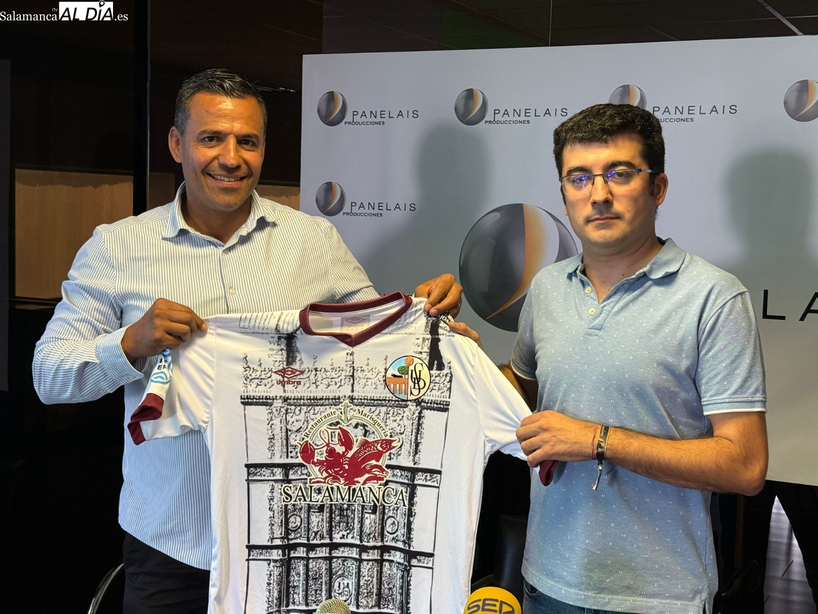 Dueñas anuncia que Silvestre Sánchez Sierra es el nuevo patrocinador principal del Salamanca UDS y Panelais el del Helmántico
