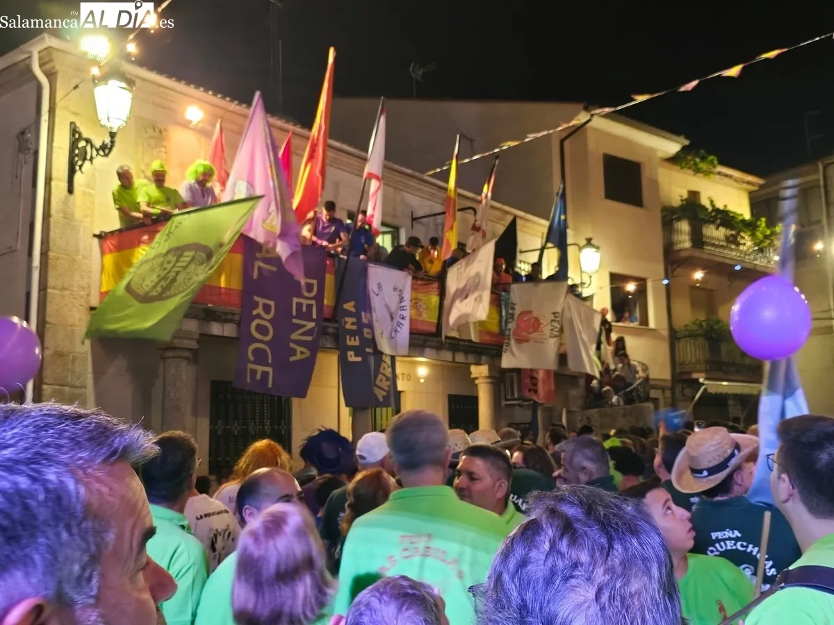Vibrante inicio de fiestas con un pregón cercano y unas peñas llenas de vitalidad 