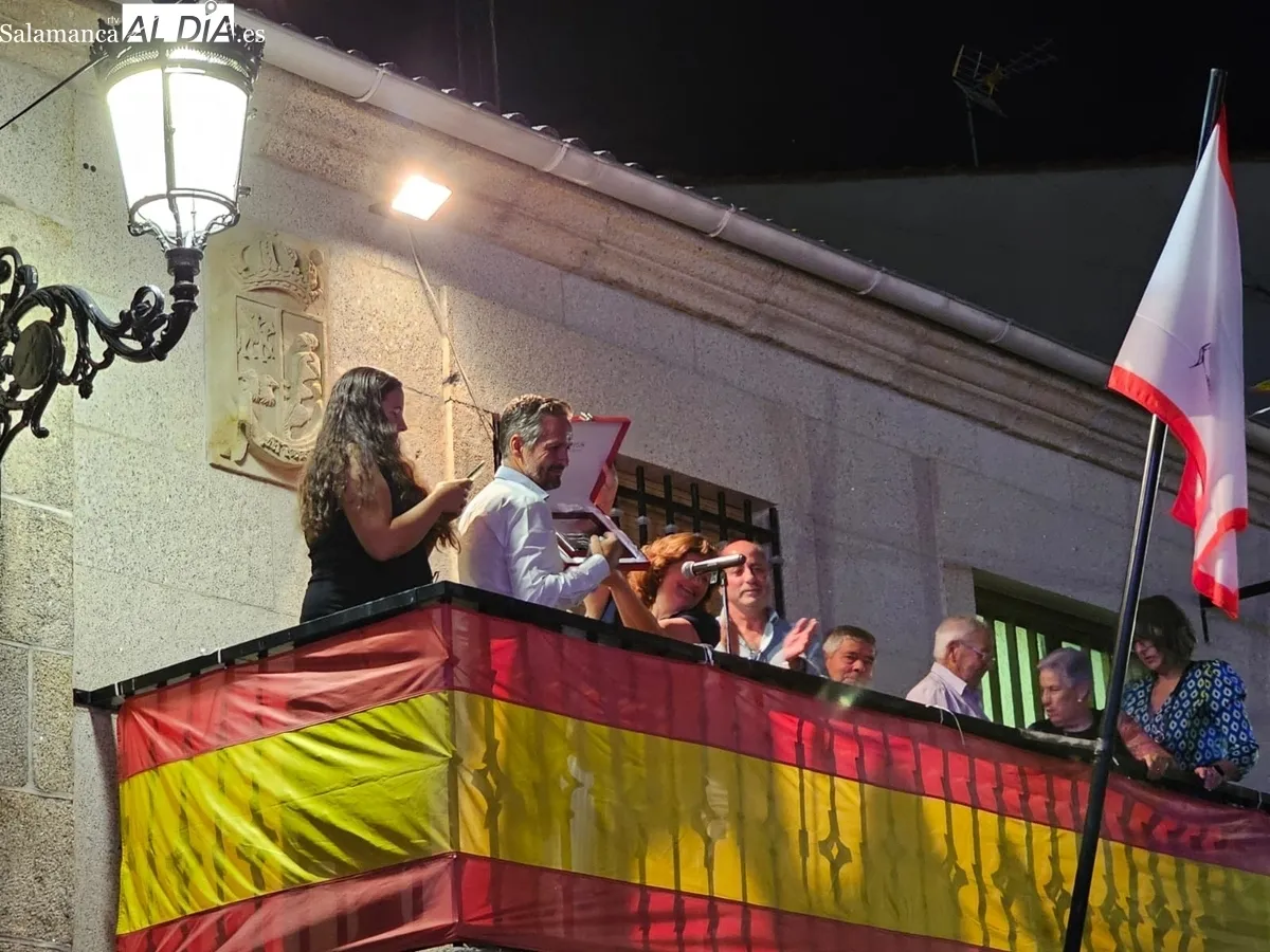 Vibrante inicio de fiestas con un pregón cercano y unas peñas llenas de vitalidad 