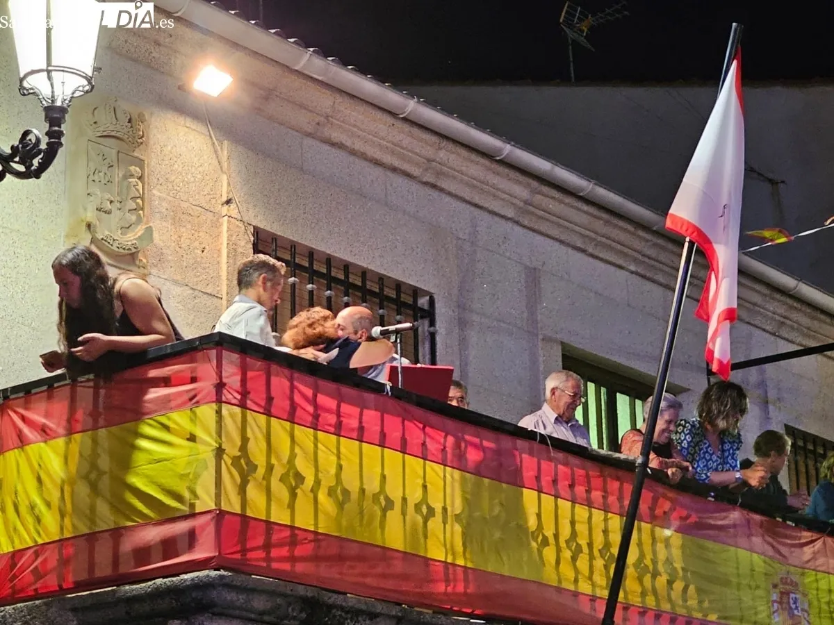 Vibrante inicio de fiestas con un pregón cercano y unas peñas llenas de vitalidad 