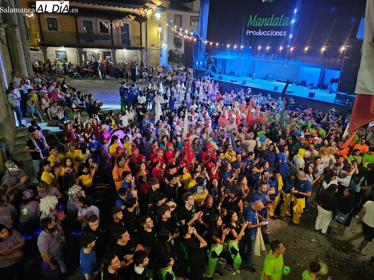 Vibrante inicio de fiestas con un pregón cercano y unas peñas llenas de vitalidad 