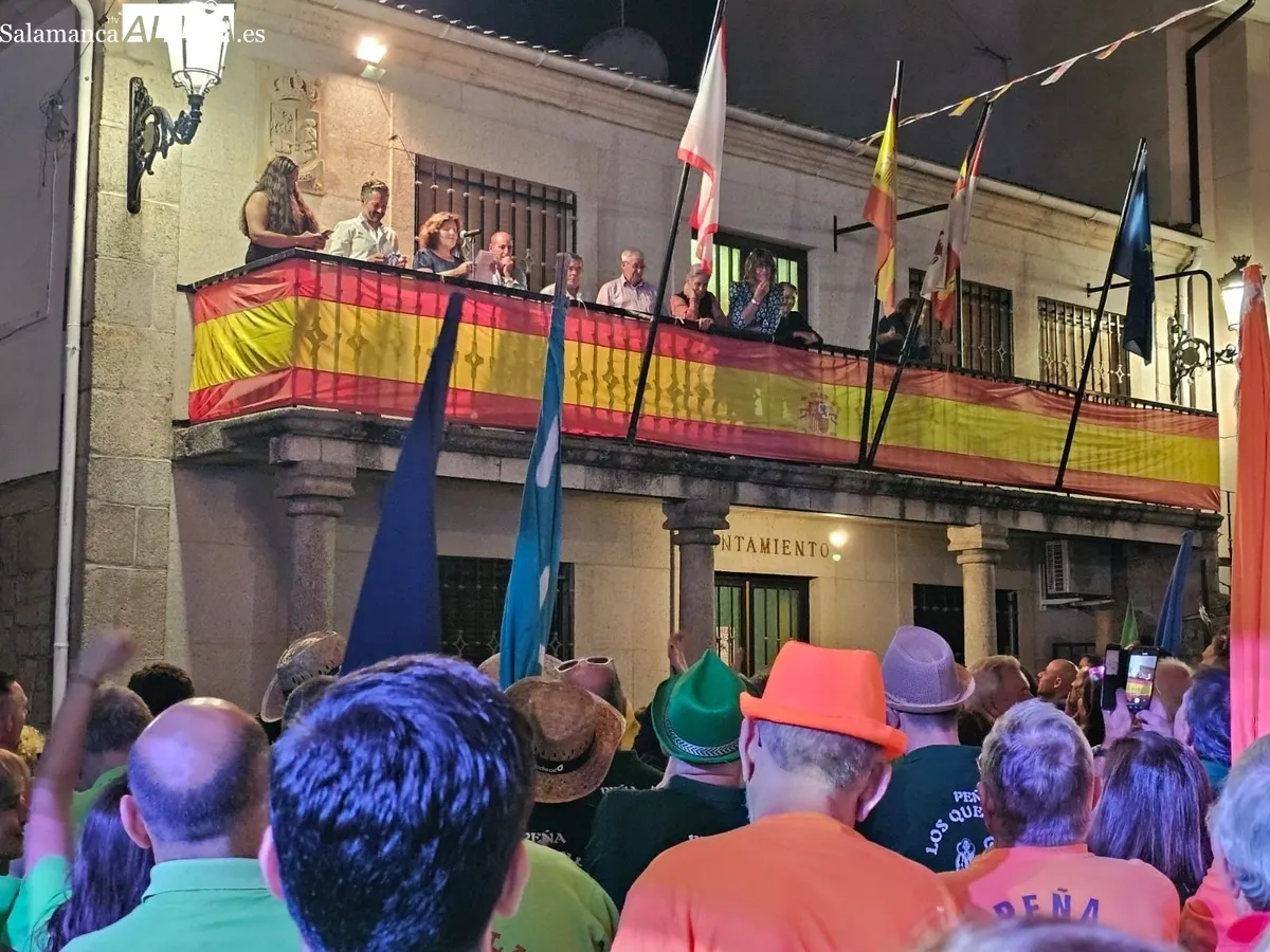 Vibrante inicio de fiestas con un pregón cercano y unas peñas llenas de vitalidad 