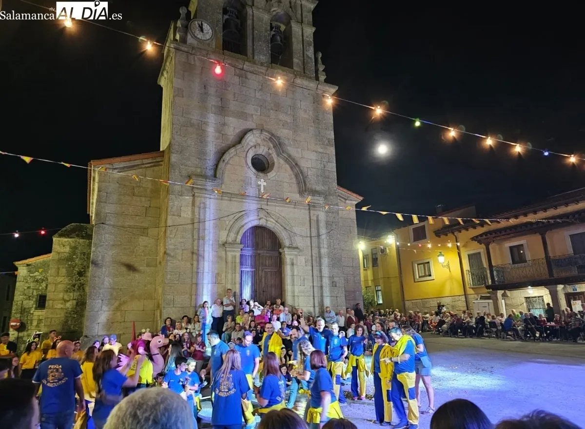 Vibrante inicio de fiestas con un pregón cercano y unas peñas llenas de vitalidad 