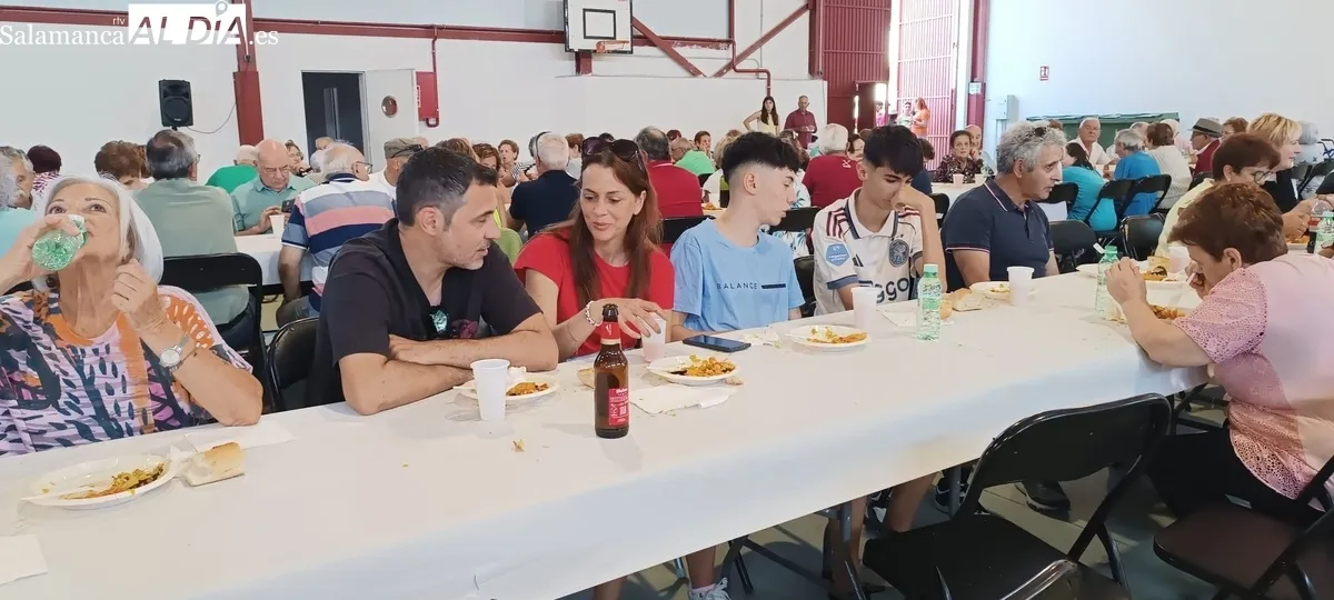 En Barruecopardo cogen fuerzas con una gran paella 