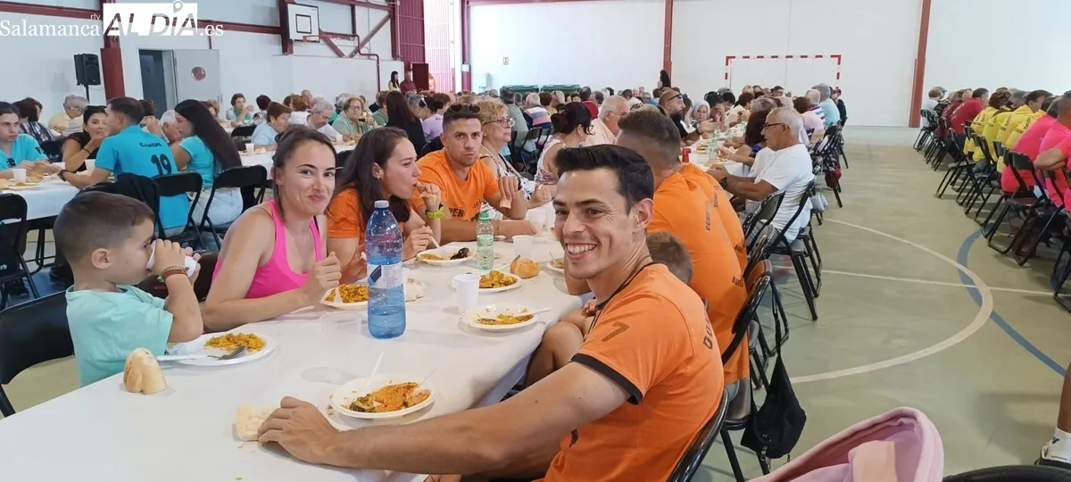 En Barruecopardo cogen fuerzas con una gran paella 